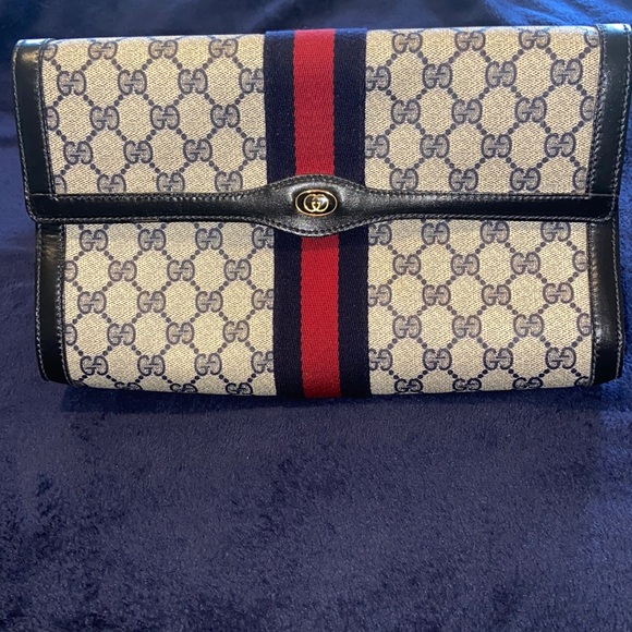 Gucci Handbags - Vintage Gucci clutch